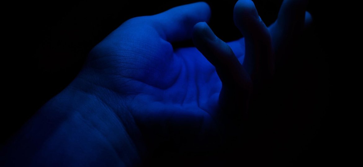 hand-blue